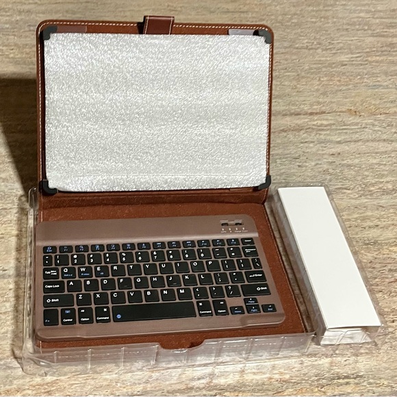 NIB Digital Gadgets Universal Bluetooth wire free keyboard case - Picture 3 of 15